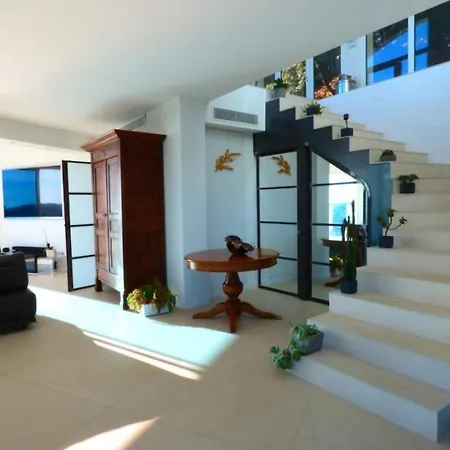 Вилла Exceptional Californian Villa, Panoramic Sea View, Infinity Pool Сен-Лоран-дю-Вар